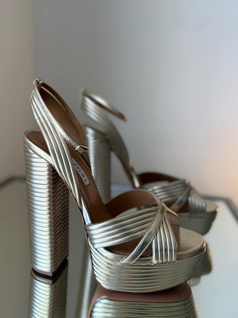 AQUAZZURA Sundance 140 metallic leather platform sandals
$1,085 38.5 - Picture 8 of 16